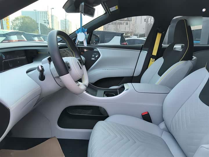 Avatr 11 2023 2023款 鸿蒙 90度 四驱版