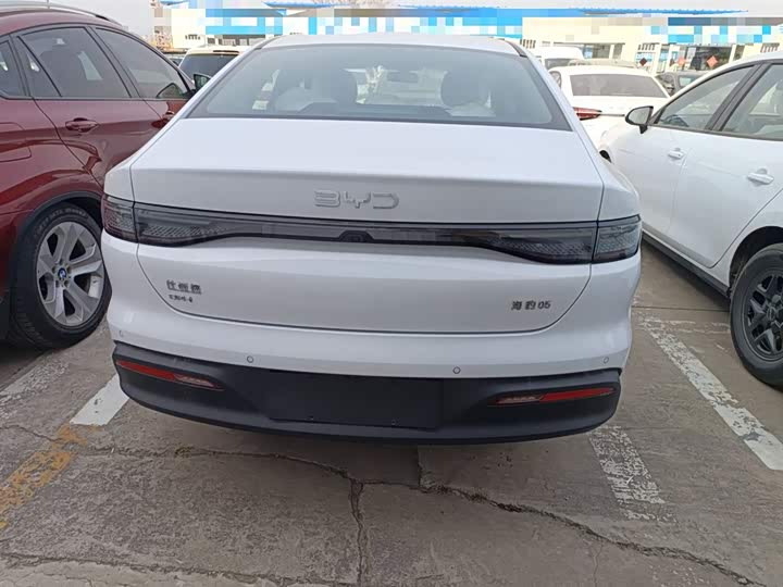 BYD Seal 05 DM-i Hybrid 2025 2025款 DM-i 智驾版 55KM豪华型