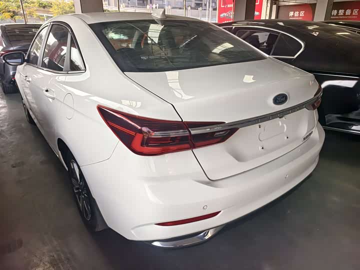 Ford Escort 2021 2021款 1.5L 自动黄金版