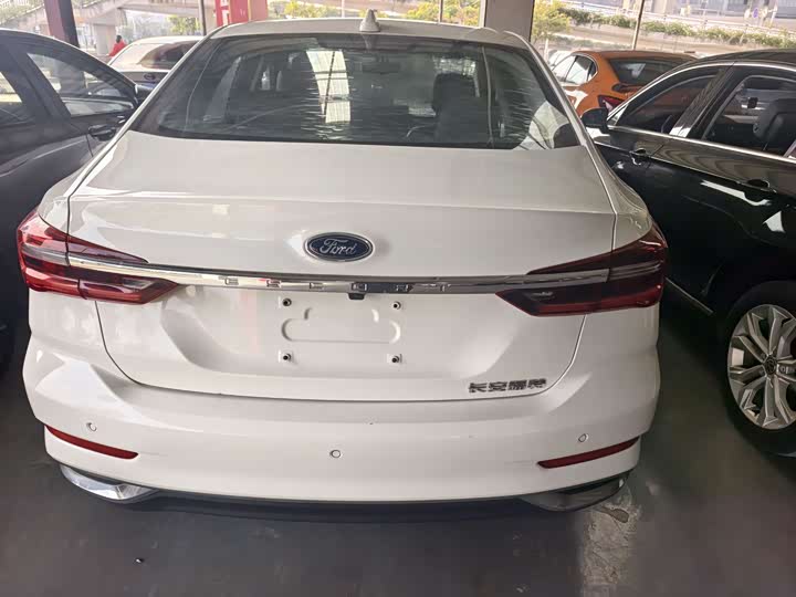 Ford Escort 2021 2021款 1.5L 自动黄金版