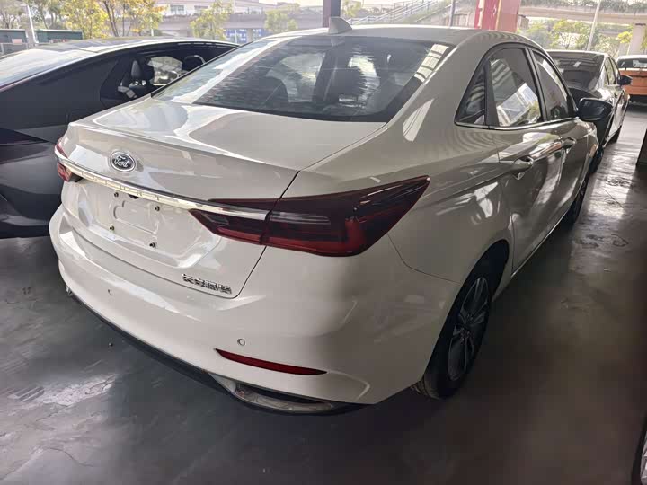 Ford Escort 2021 2021款 1.5L 自动黄金版