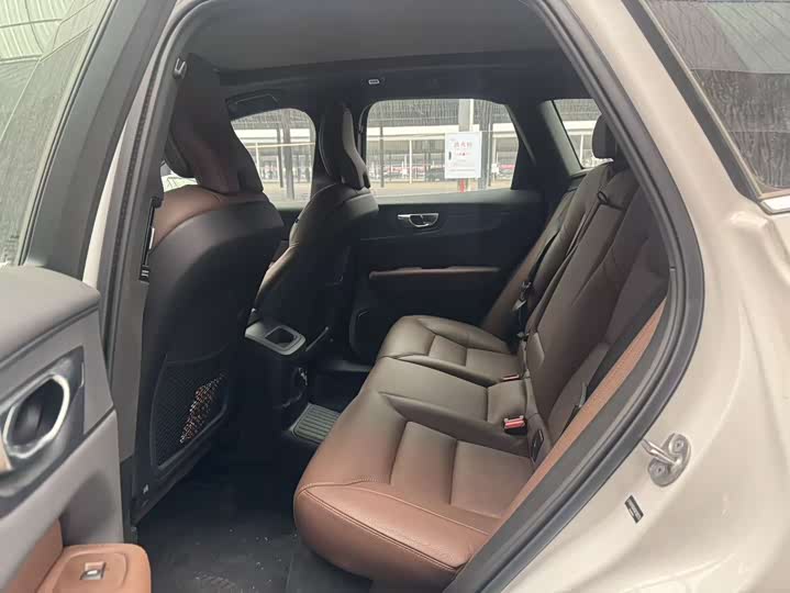 Volvo XC60 Hybrid 2025 2025款 插电式混动 长续航四驱智远豪华版