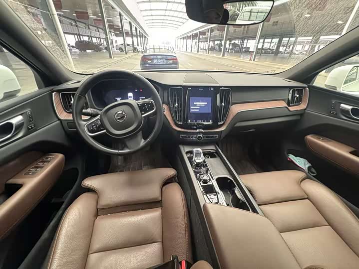 Volvo XC60 Hybrid 2025 2025款 插电式混动 长续航四驱智远豪华版