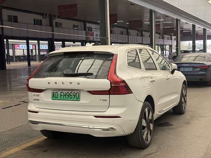 Volvo XC60 Hybrid 2025 2025款 插电式混动 长续航四驱智远豪华版