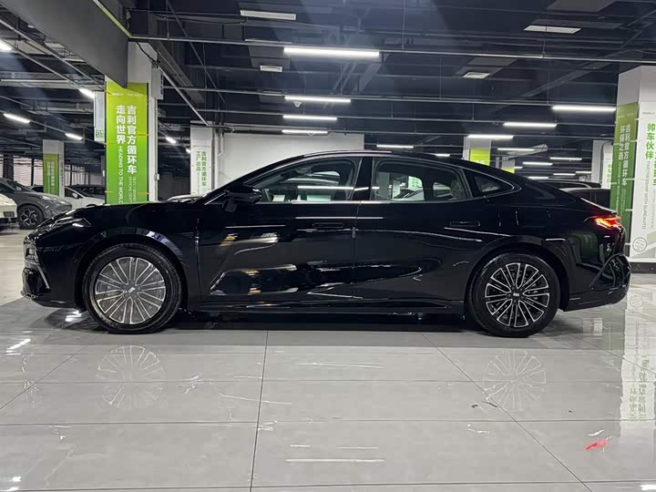 Geely Galaxy Starshine 8 EM-i 2025 2025款 130km EM-i 尊享版