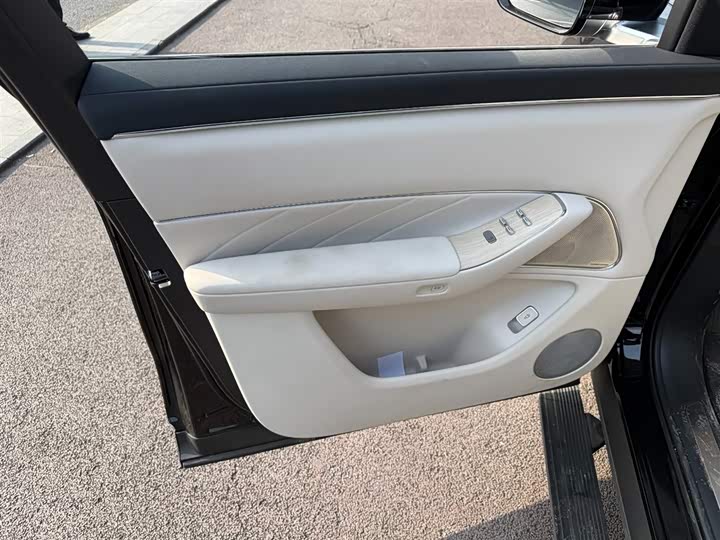 Aito M8 2025 2025款 增程 Max+版 53.4kWh 6座版