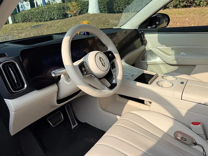 Aito M8 2025 2025款 增程 Max+版 53.4kWh 6座版