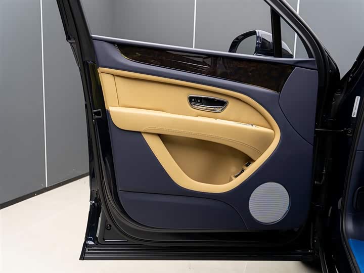 Bentley Bentayga 2023 2023款 4.0T V8 长轴距版