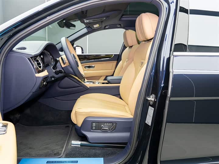 Bentley Bentayga 2023 2023款 4.0T V8 长轴距版