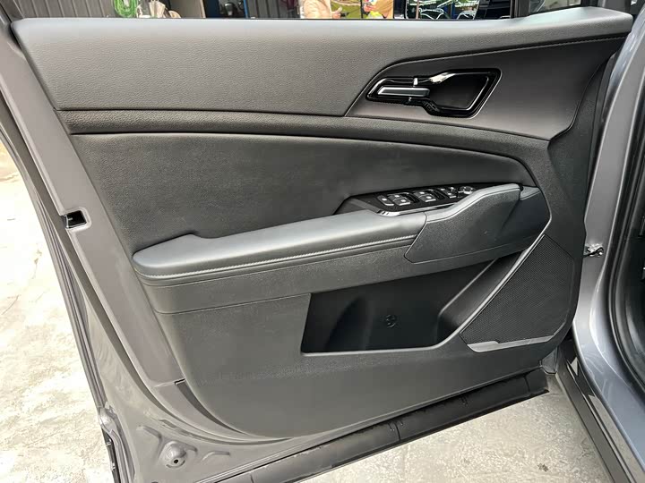 Kia Sportage 2023 2023款 2.0T 两驱尊贵版