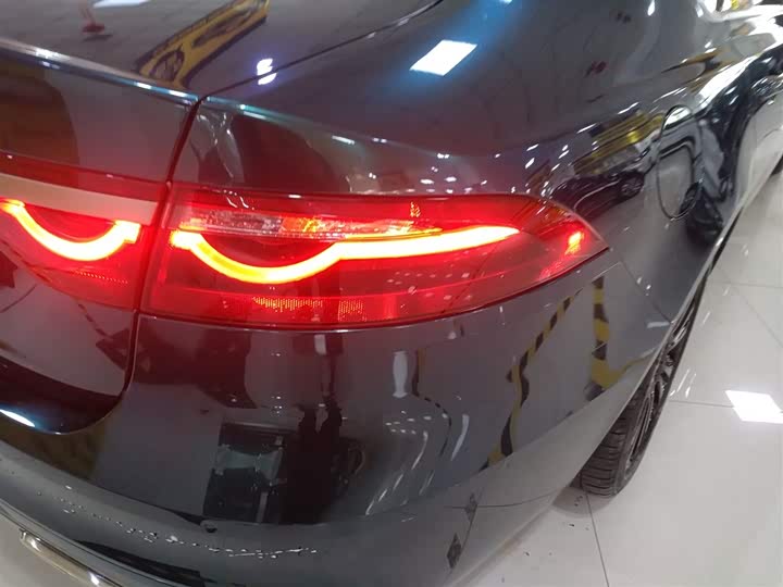 Jaguar XF L 2024 2024款 2.0T P250 两驱尊享豪华版