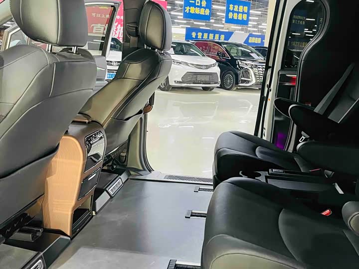 Toyota Granvia 2024 2024款 2.5L混动 尊贵PLUS版