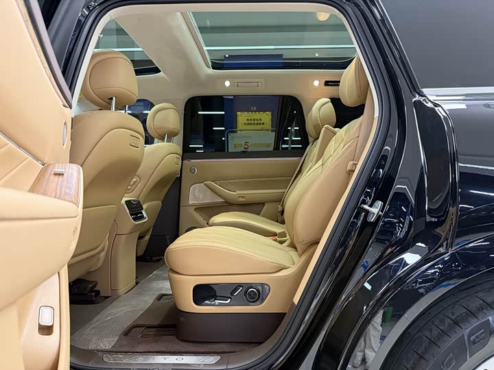 Aito M8 2025 2025款 增程 Max+版 53.4kWh 6座版