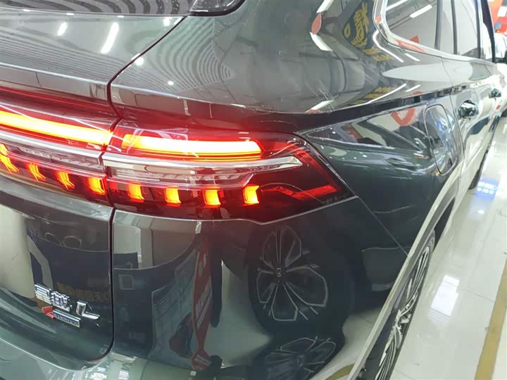 Geely Monjaro 2025 2025款 东方曜 2.0TD 自动四驱望月版