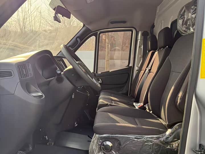 Foton Tuyano Barley 2024 2024款 2.0T手动 加长轴高顶 后单胎3座