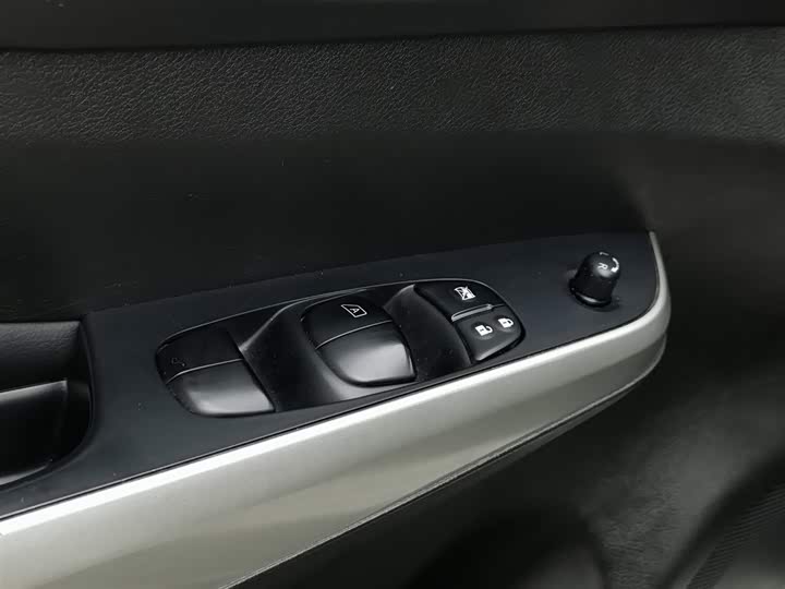 Nissan Terra 2020 2020款 2.5L XL Upper 自动两驱豪华版