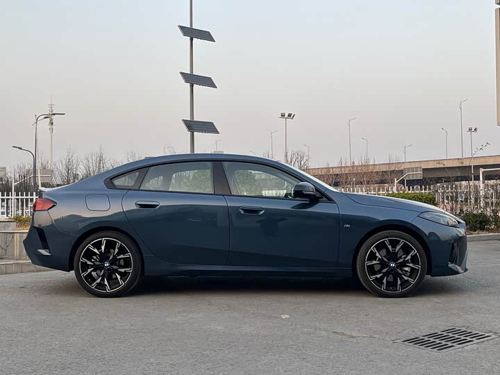 BMW 2 Series 2025 2025款 225L M运动曜夜套装