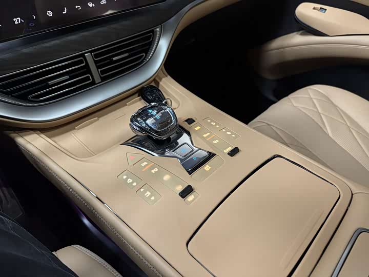 Denza D9 2025 2025款 DM-i 四驱尊航型