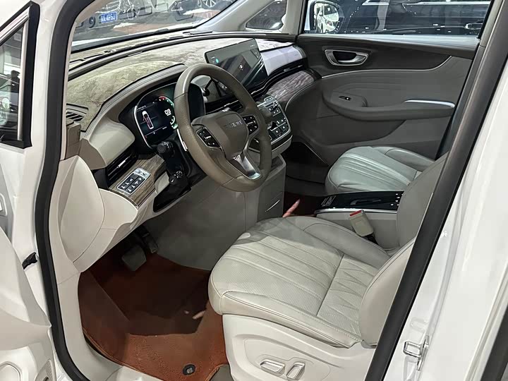 Roewe iMax 8 2023 2023款 400TGI 至享版