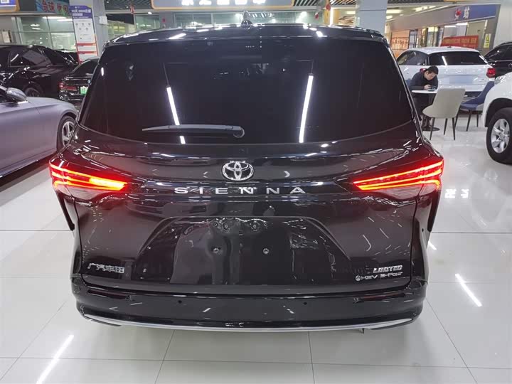 Toyota Sienna 2024 2024款 2.5L混动 四驱尊贵版