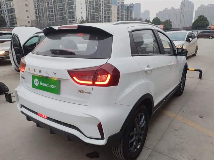 Geely Vision X3 2021 2021款 PRO 1.5L CVT尊贵型