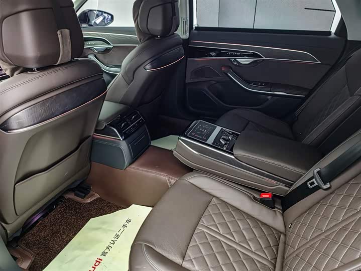 Audi A8 2025 2025款 A8L 50 TFSI quattro 臻选型
