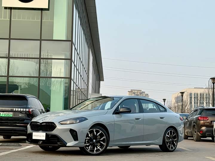 BMW 2 Series 2025 2025款 225L M运动曜夜套装