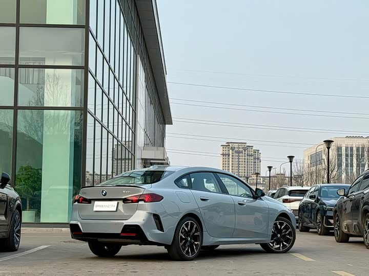 BMW 2 Series 2025 2025款 225L M运动曜夜套装