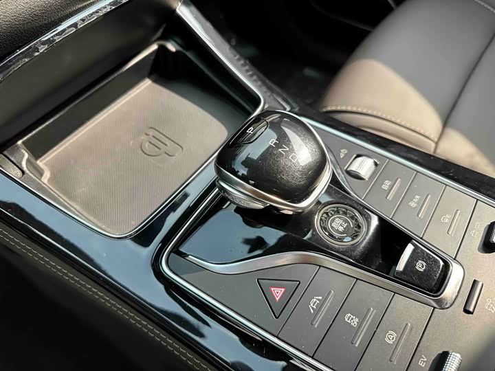 BYD Song Max Hybrid 2022 2022款 DM-i 105KM 行政版