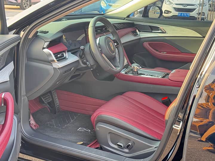 Hongqi H5 2025 2025款 2.0T 自动旗畅版