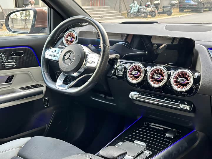 Mercedes-Benz EQA 2022 2022款 EQA 300 4MATIC 首发特别版