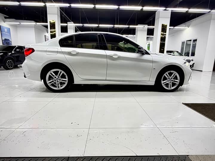 BMW 1 Series 2023 2023款 120i M运动曜夜版