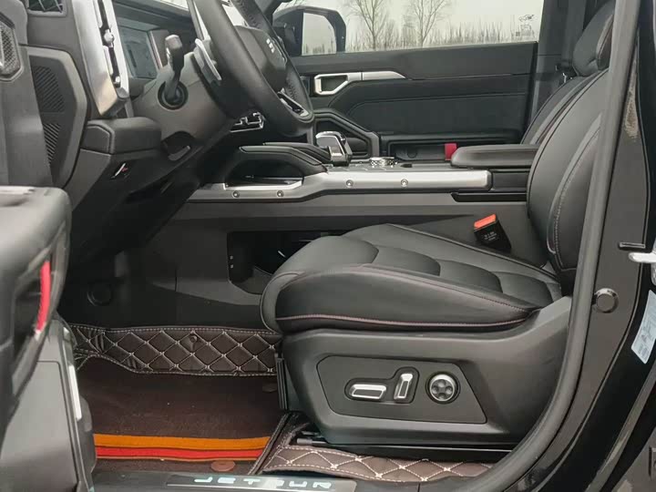 Jetour T2 2025 2025款 2.0TD XWD 自动征服