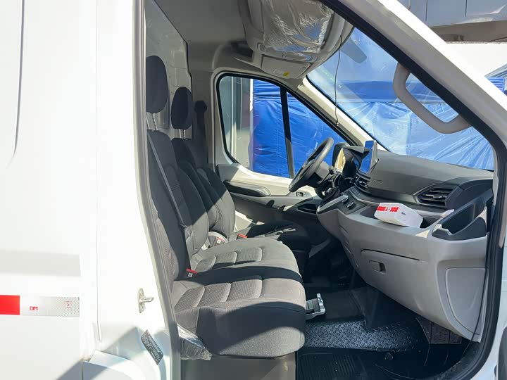 Maxus V90 2022 2022款 2.0T自动VAN后驱加长轴高顶后双胎3座