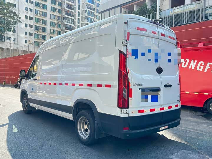 Maxus V90 2022 2022款 2.0T自动VAN后驱加长轴高顶后双胎3座