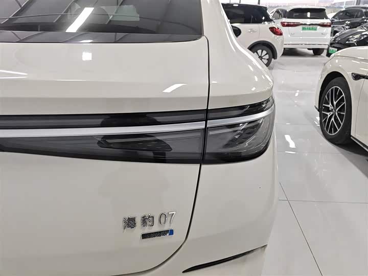BYD Seal 07 DM-i Hybrid 2025 2025款 智驾版 DM-i 1.5L 125km 尊贵型