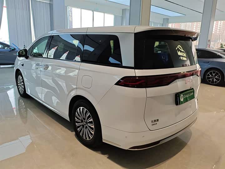 BYD Xia 2025 2025款 DM-i 1.5T 180km 卓越型