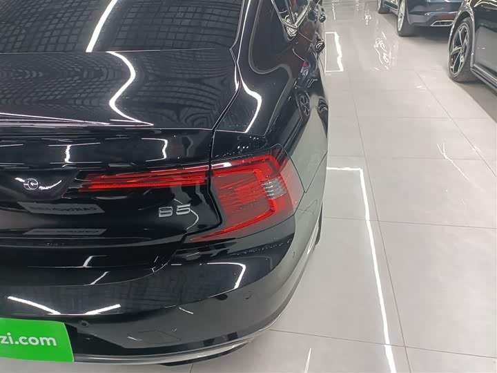 Volvo S90 2025 2025款 B5 智雅豪华版