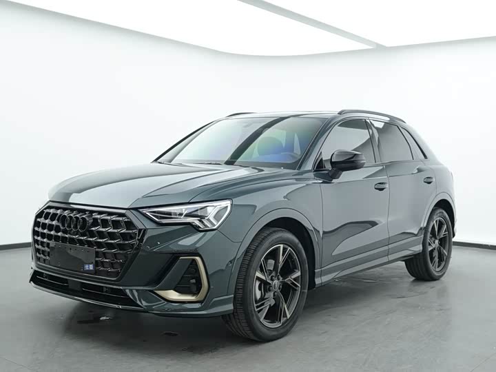 Audi Q3 2024 2024款 40 TFSI RS套件燃速型