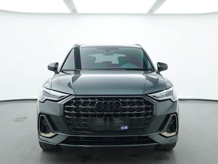 Audi Q3 2024 2024款 40 TFSI RS套件燃速型