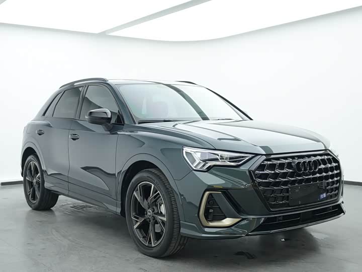 Audi Q3 2024 2024款 40 TFSI RS套件燃速型