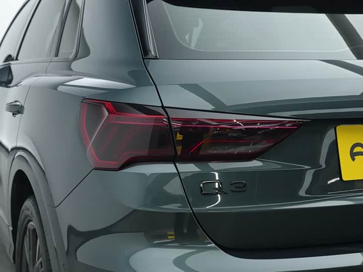 Audi Q3 2024 2024款 40 TFSI RS套件燃速型