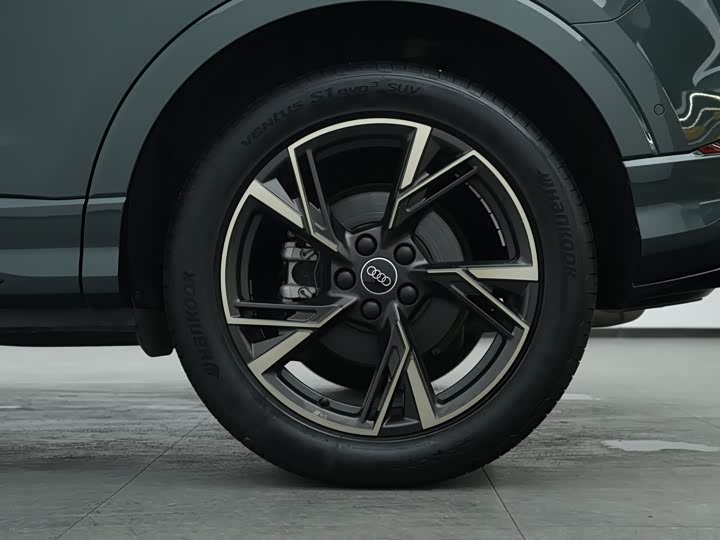 Audi Q3 2024 2024款 40 TFSI RS套件燃速型