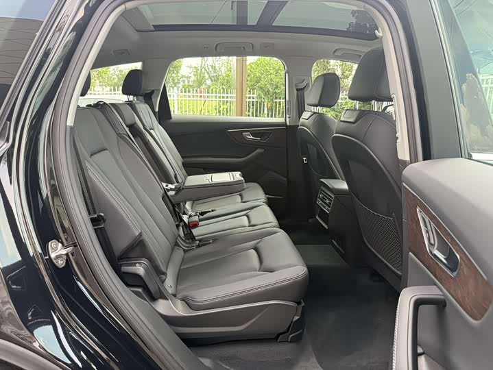 Audi Q7 2025 2025款 55 TFSI quattro S line黑武士型