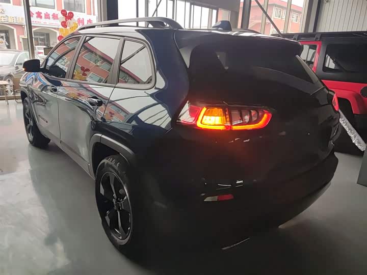 Jeep Cherokee 2020 2020款 2.0T 四驱夜鹰版