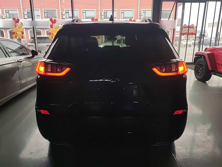 Jeep Cherokee 2020 2020款 2.0T 四驱夜鹰版