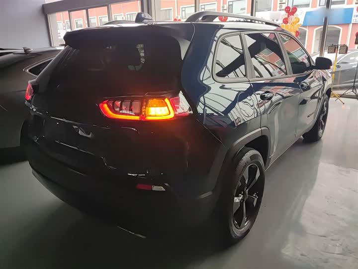 Jeep Cherokee 2020 2020款 2.0T 四驱夜鹰版