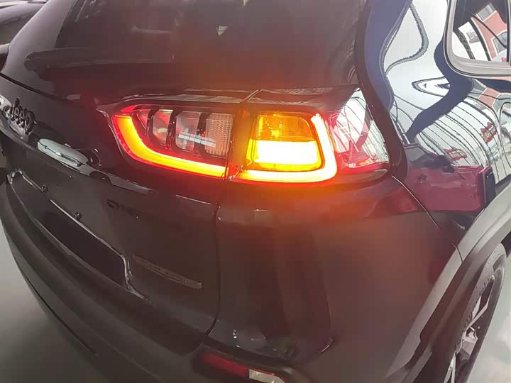 Jeep Cherokee 2020 2020款 2.0T 四驱夜鹰版