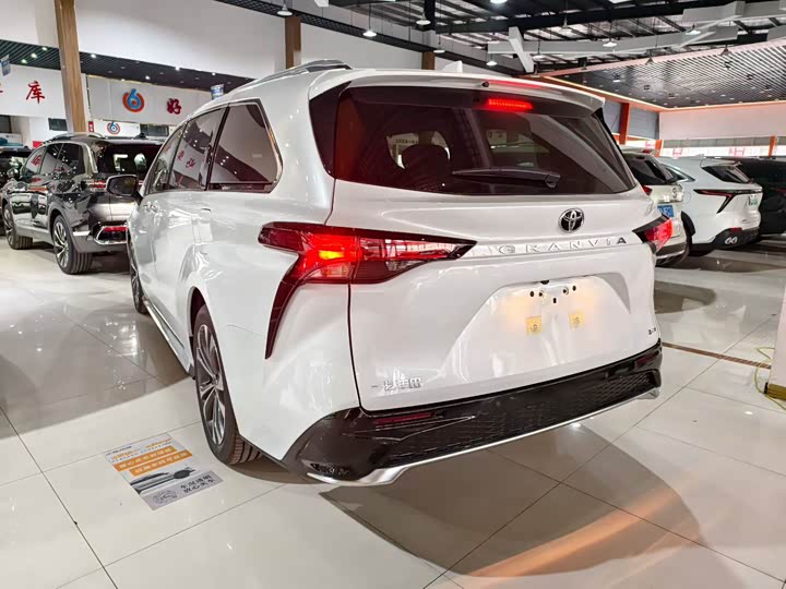 Toyota Granvia 2026 2026款 2.5L混动 尊贵PLUS版