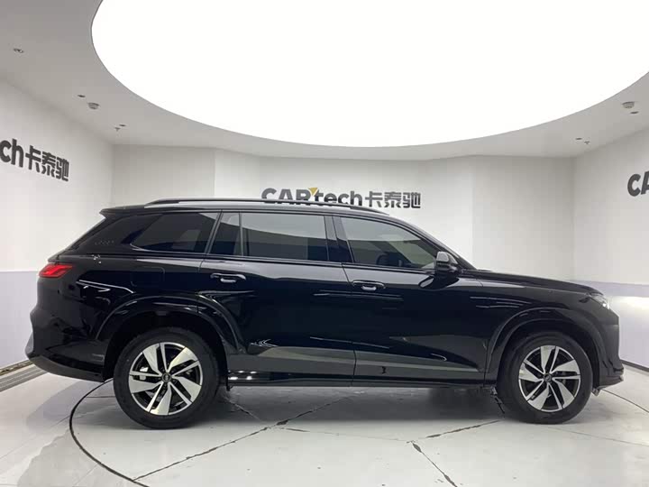 Audi Q6 2024 2024款 40 TFSI quattro 观云型 飞骑套装 7座